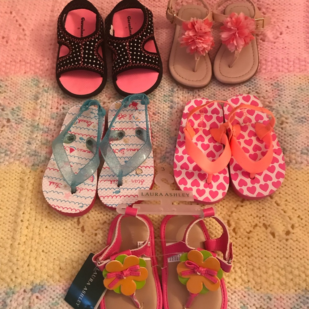 5 pairs of sandals